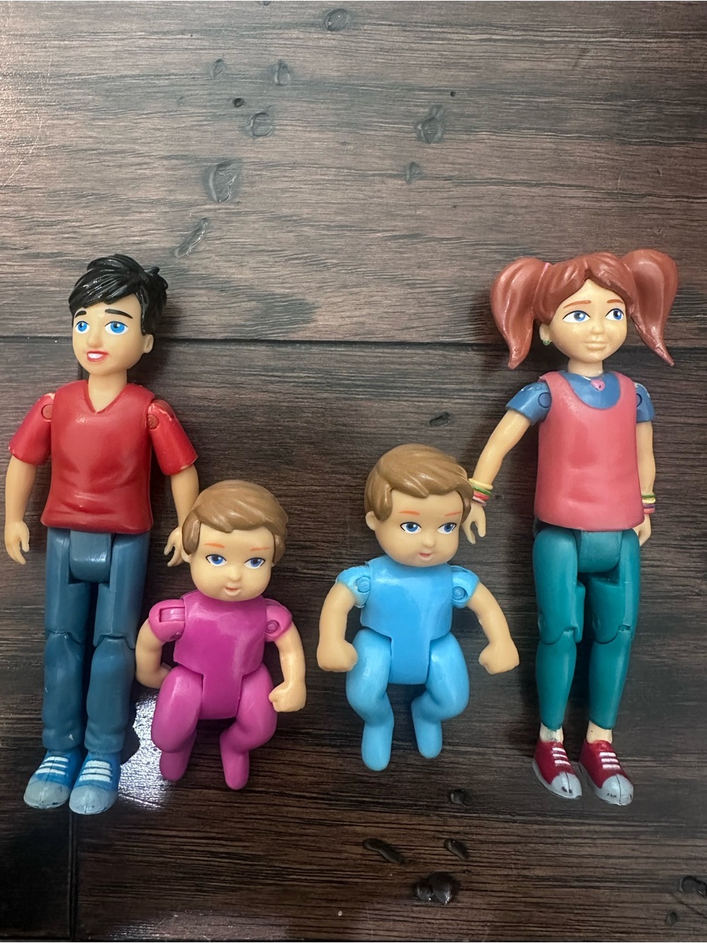Set of 4 Family Play Figurines - Siblings